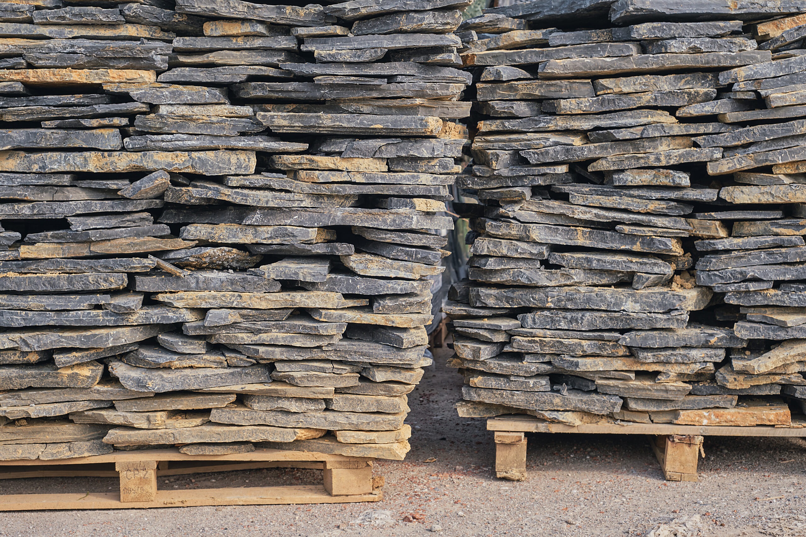 Natural stone slabs for finishing and decorating interior and exterior walls of buildings